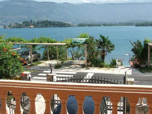 Two-Bedroom Apartment with Balcony and Sea View image 2