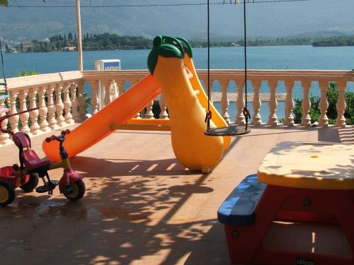 Two-Bedroom Apartment with Balcony and Sea View image 1