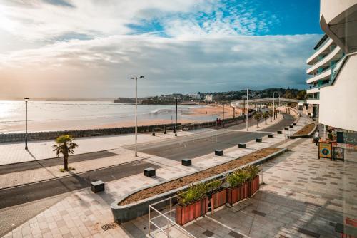 Sandybanks Loft - Penthouse Seaview Apartment On Promenade, Torquay, , Devon