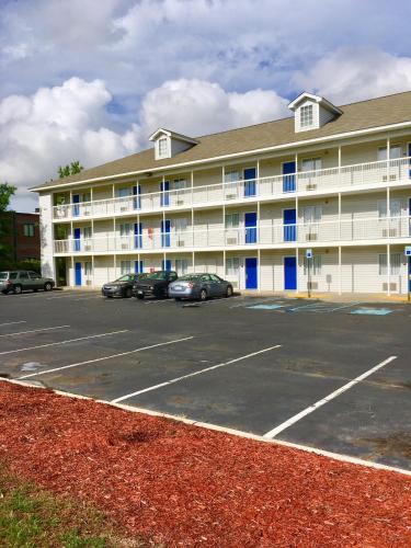 InTown Suites Extended Stay Charleston SC - Rivers Ave - image 5