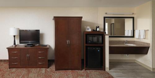 Crystal Inn Hotel & Suites - Salt Lake City