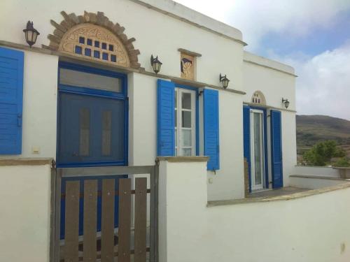  Traditional stone house - Tarabados Tinos in Kámbos