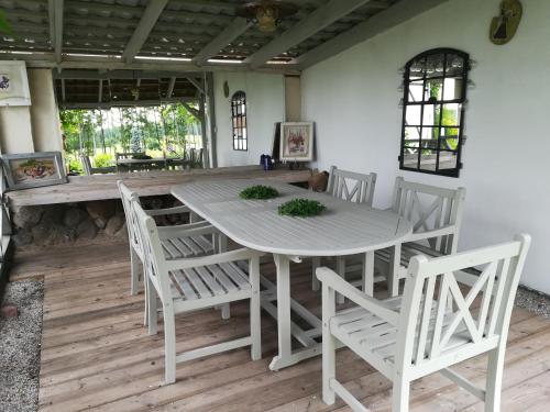 Large One-Bedroom Apartment (4 Adults)