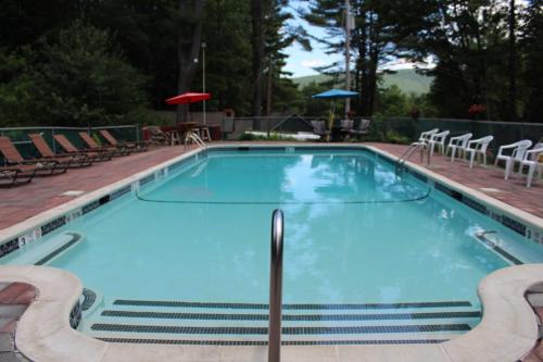 Trekker, Treehouses cabins and lodge rooms in Lake George, USA