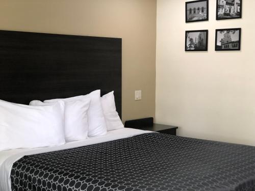 Simply Home Inn & Suites - Riverside Room Type - King Room