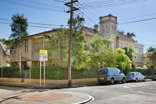 Cambridge Lodge - image 14