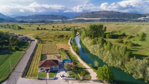 Family friendly house with a swimming pool Stasevica Neretva Delta - Usce Neretve - 17672