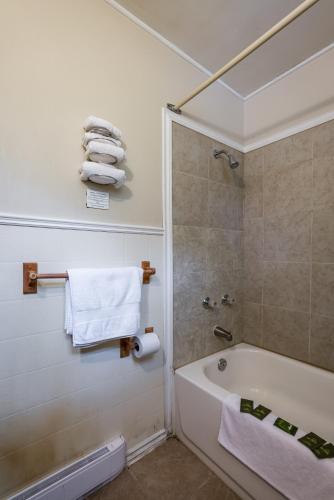 2 double beds