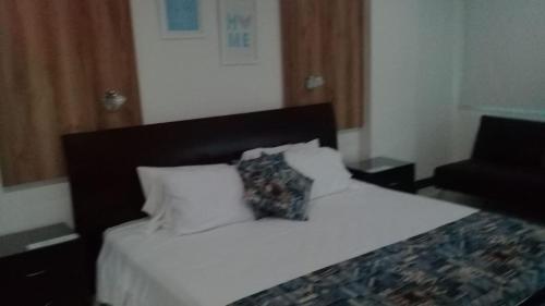 One-Bedroom Apartment - Non-Smoking image 10