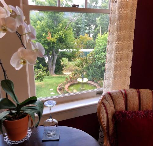 The Inn on Knowles Hill Bed & Breakfast Hotel