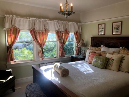 207486706 The Inn on Knowles Hill Bed & Breakfast Hotel