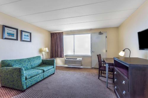 Photo - Travelodge by Wyndham Suites Virginia Beach Oceanfront