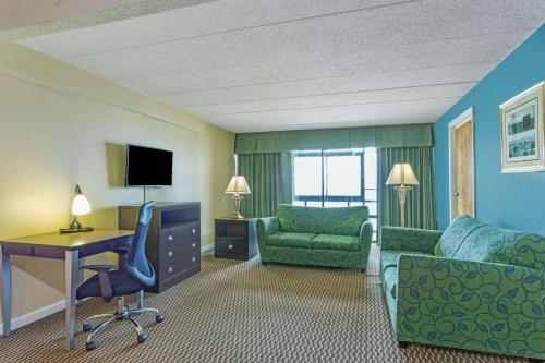 Photo - Travelodge by Wyndham Suites Virginia Beach Oceanfront