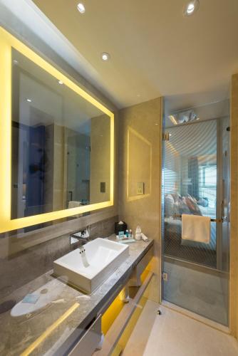 room detail thumbnail 2