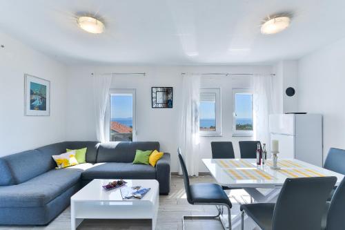 Crowonder Luxury Vir - image 14