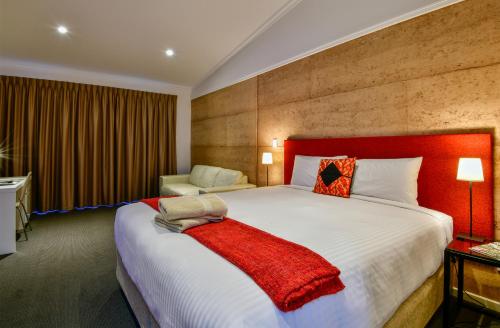 Exterior view of Crossroads Ecomotel