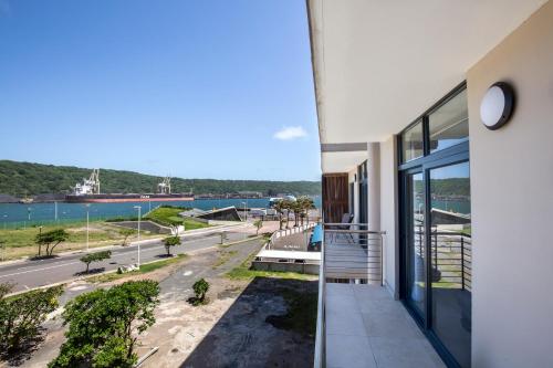 uSHAKA WATERFRONT - WARM WELCOME WINNER