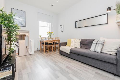 WelcomeStay Clapham Junction 2 Bedroom Apartment, Лондон