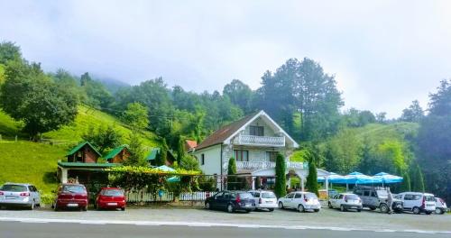Lingkungan sekitar, Rural haushold Konak Vukovica kolibe in Andrijevica