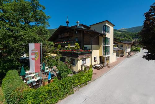 Hotel & Gasthof Kröll - Hôtel - Niedernsill