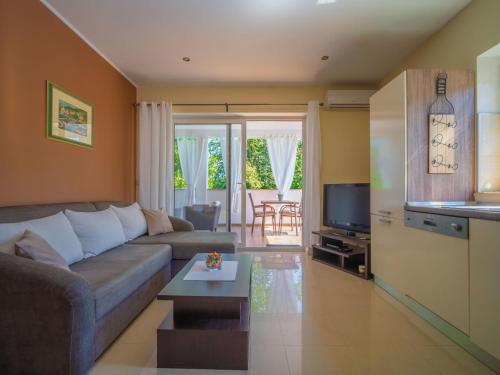 Apartment Sandra by Interhome in Pobri