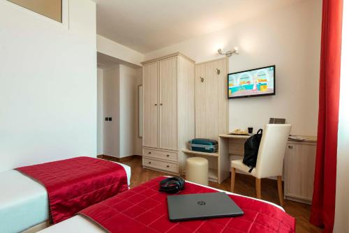 Simon Hotel - image 9