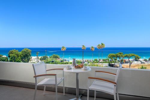 Double or Twin Room with Sea View image 4