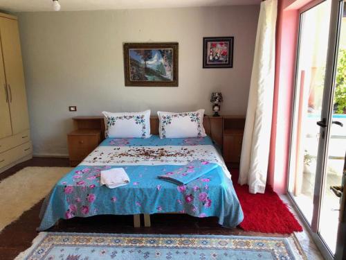 2 twin beds
