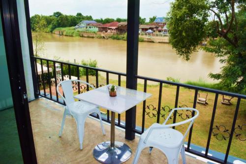 Leilighet i Ban Pom på 22 kvm, med 5 soverom, 7 bad (Home Ayutthaya) in Ban Pom