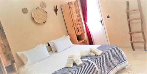 2 twin beds