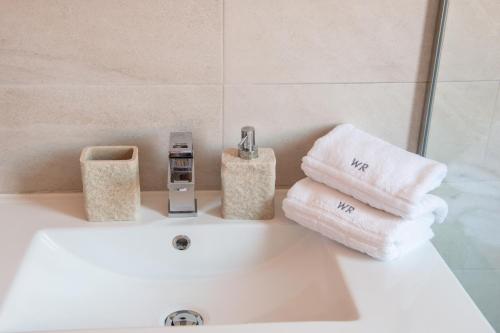 Studio Apartment image 6