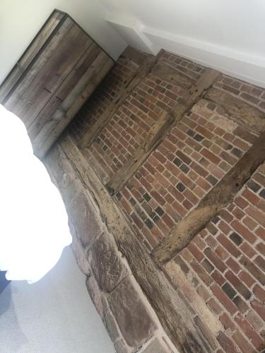 Tuppenhurst Barn - image 4