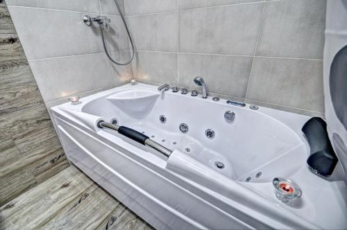 อ่างแช่น้ำร้อน, Domki U Jadzi in กเชปตูฟก์