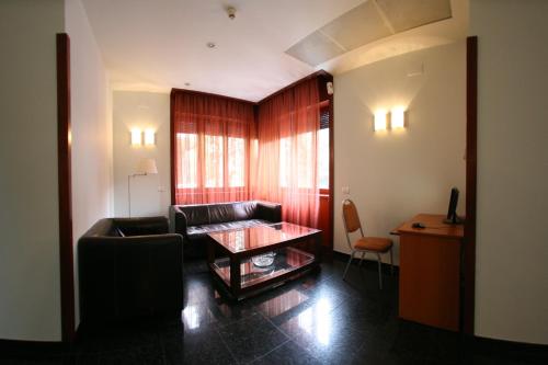 Savoy Hotel - image 4