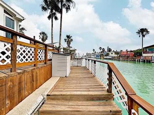 New Listing! Waterfront Home On Channel With 2 Pools Cottage - image 5