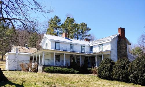 Graves Mountain Farm & Lodges