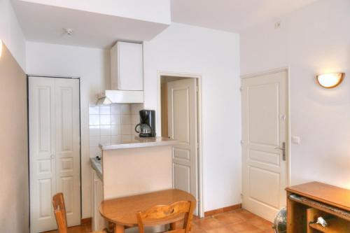 Anne de la Maison Blanche - image 8