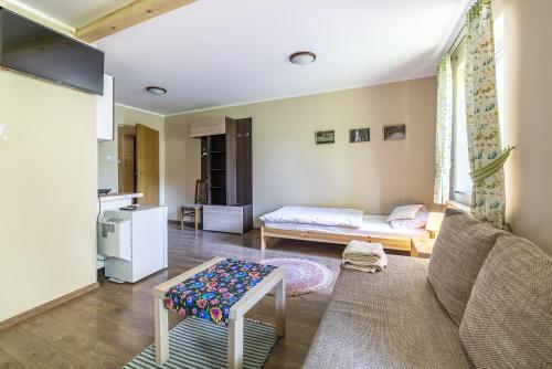 2 twin beds, 1 sofa bed