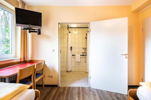 Schroeders Stadtwaldhotel Room Type - Standard Double Room with separate beds