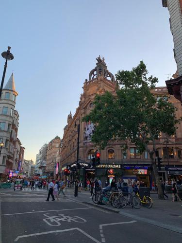 City Centre - A Flat In The Centre Of It All, Trafalgar Square, London