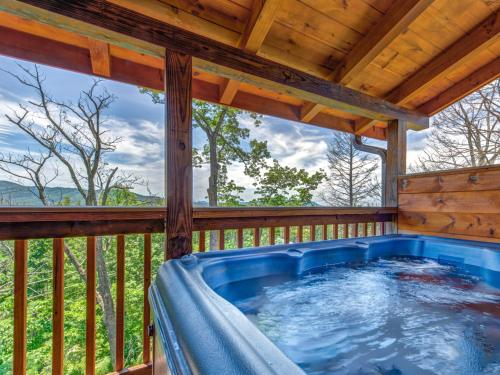 Always 1 Bedroom Hot Tub Jetted Tub Fireplace WiFi Sleeps 2 - image 6