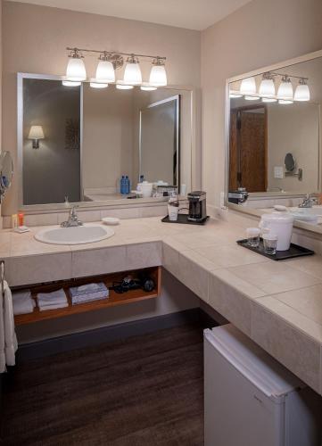 Bay Club Hotel and Marina in San Diego, USA