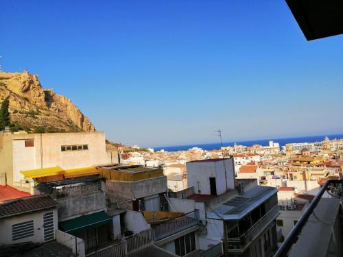 Corazon de Alicante con vistas al mar y al castillo