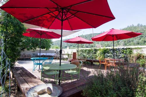 River Rock Inn in มาริโปซา (CA)