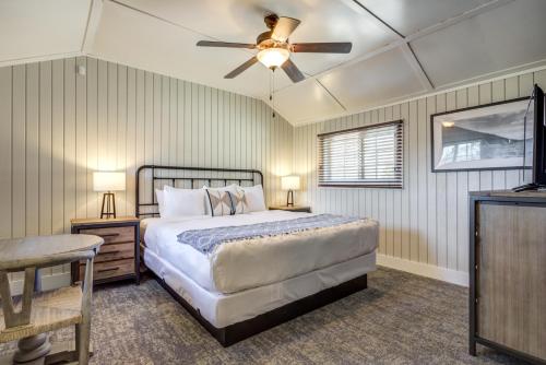 Historic Full Cabin King and Sofa Sleeper