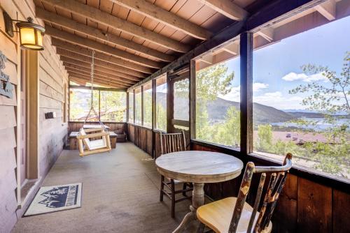 Ford Cabin