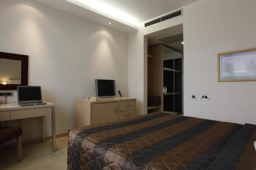 IN Hotel Beograd - image 11