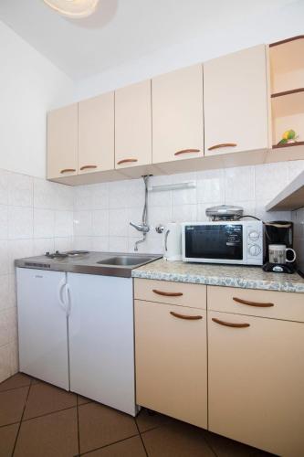 Apartments and Rooms Nikol - image 13
