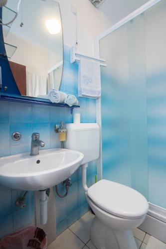 One-Bedroom Apartment image 9