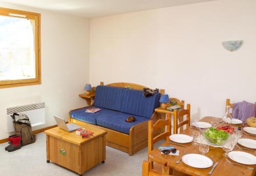 1 double bed, 5 twin beds, 1 sofa bed